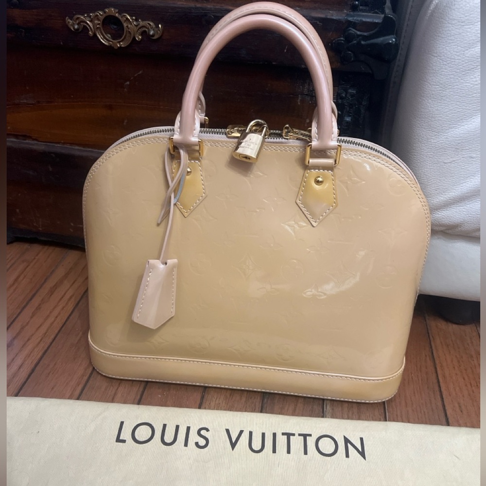 🔥Louis Vuitton VANILLA VERNIS ALMA PM 🔥